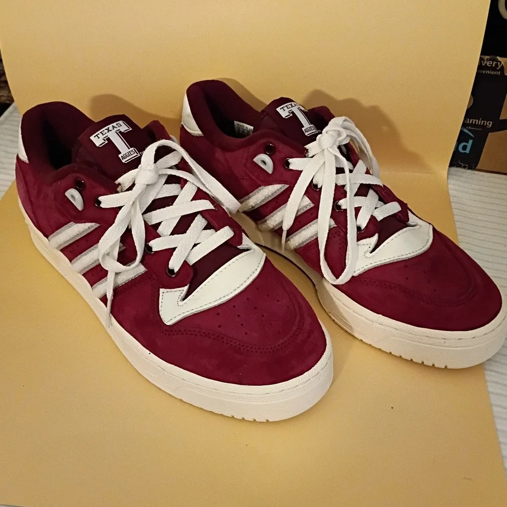 Adidas‎ Rivalry Low Texas Aggies Mens Size 9 Maroon White Suede Sneakers